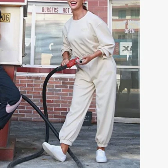 NEW IN BOX WHITE CANVAS SNEAKERS SIZE 7. - Picture 5 of 8